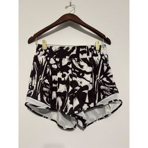 Lululemon Hotty Hot Shorts Monarch Bloom Espresso Bone Size 8 Inseam 4 Inch